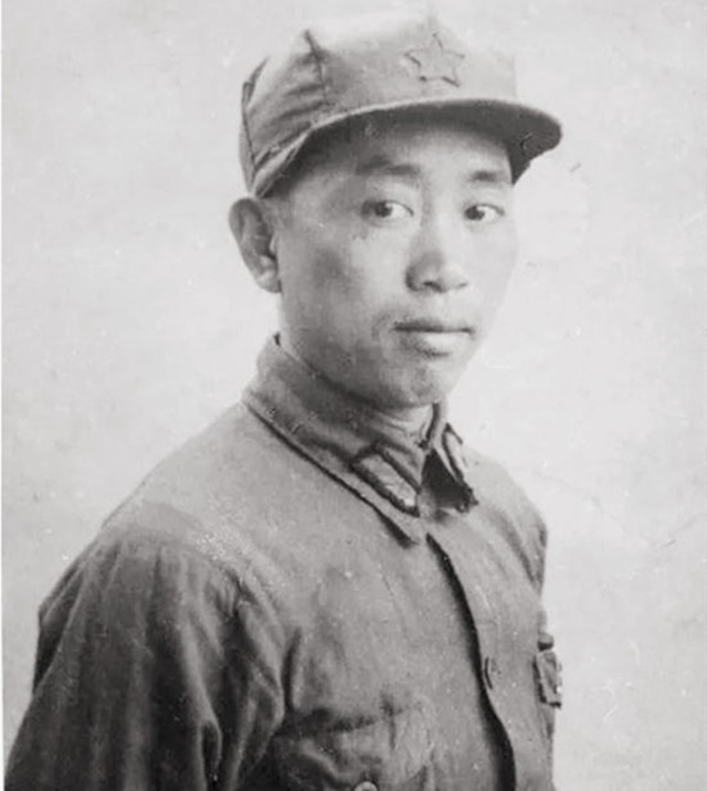 刑场上，战士亲手枪杀12名同志后自杀，用枪声发出绝密情报