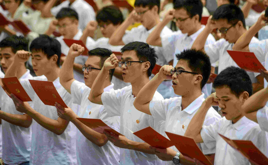 辅导员忠告，大一新生尽量申请入党，否则就业后难度会增大