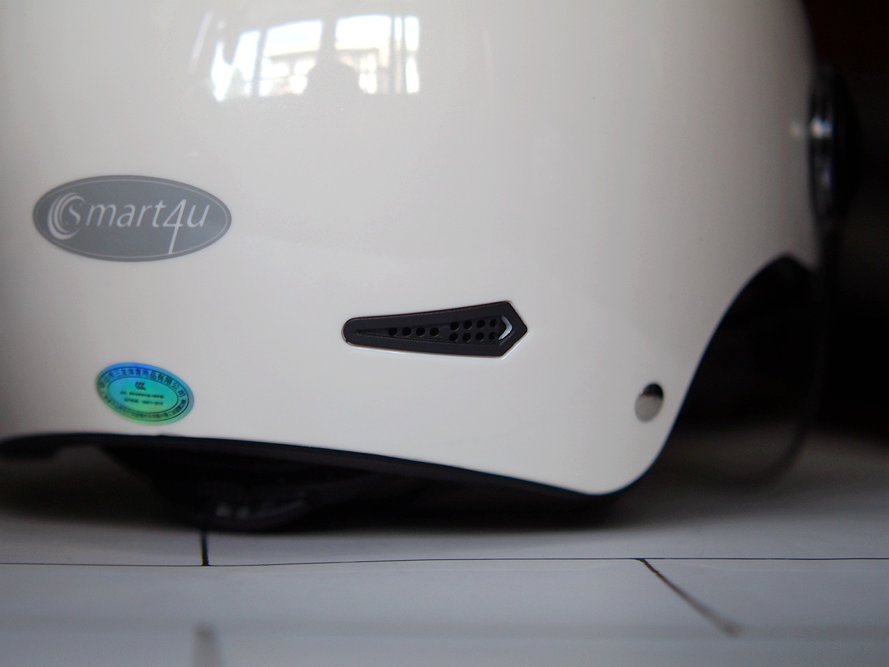 电单车出行一人一盔安全有保障Smart4u时尚头盔