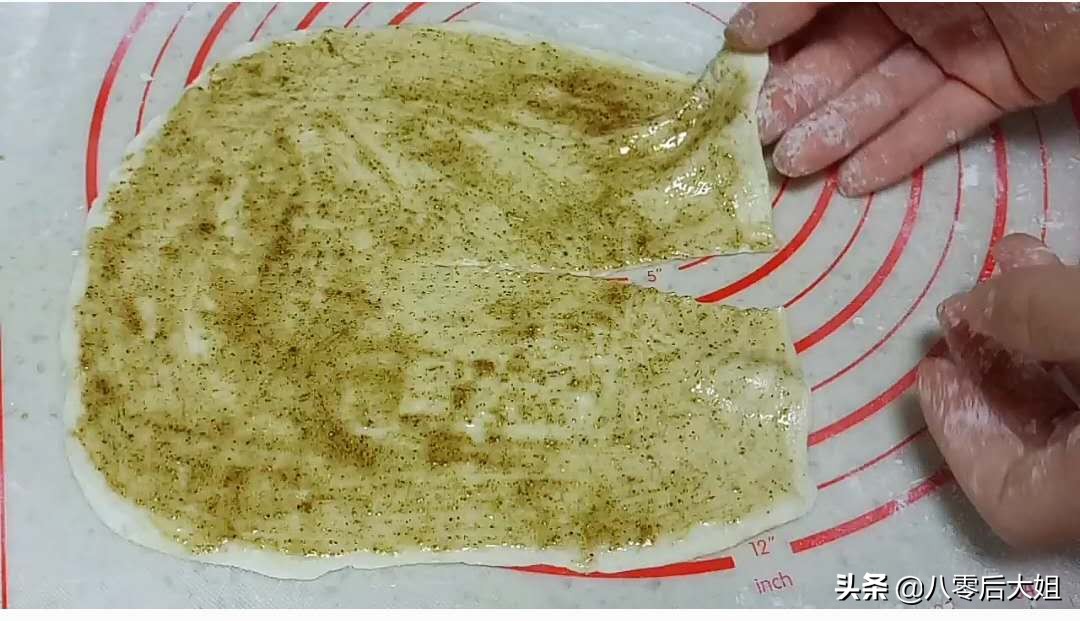 咸煎饼的做法和配方（手把手教你做咸煎饼好吃还不腻）
