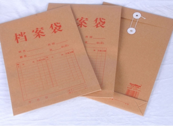 大一新生报到前，学生要及时办好“一档三证”，以免开学手忙脚乱