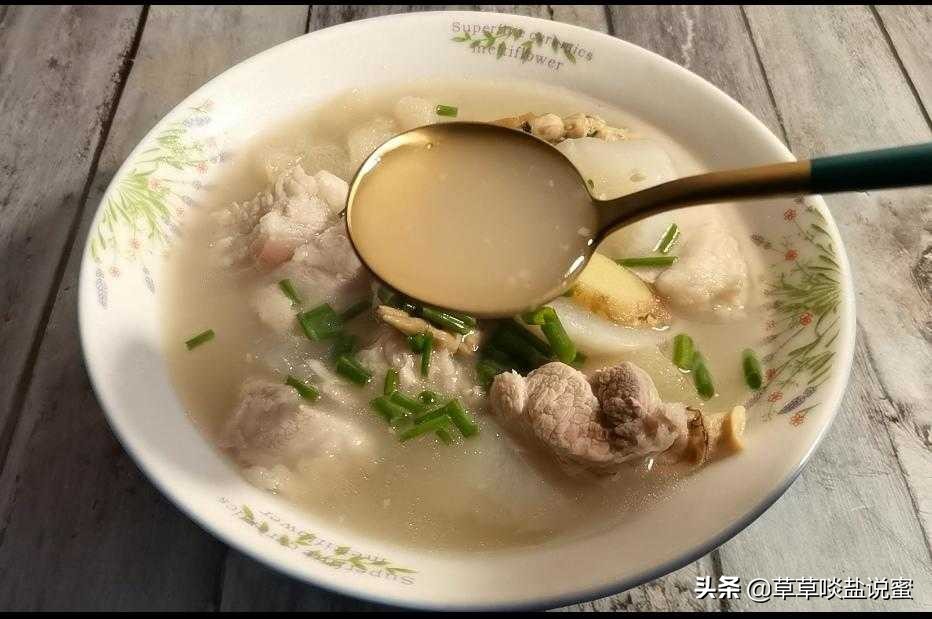 蛏干怎么做才好吃（55分钟制作猪腿肉蛏干竹荪萝卜汤）