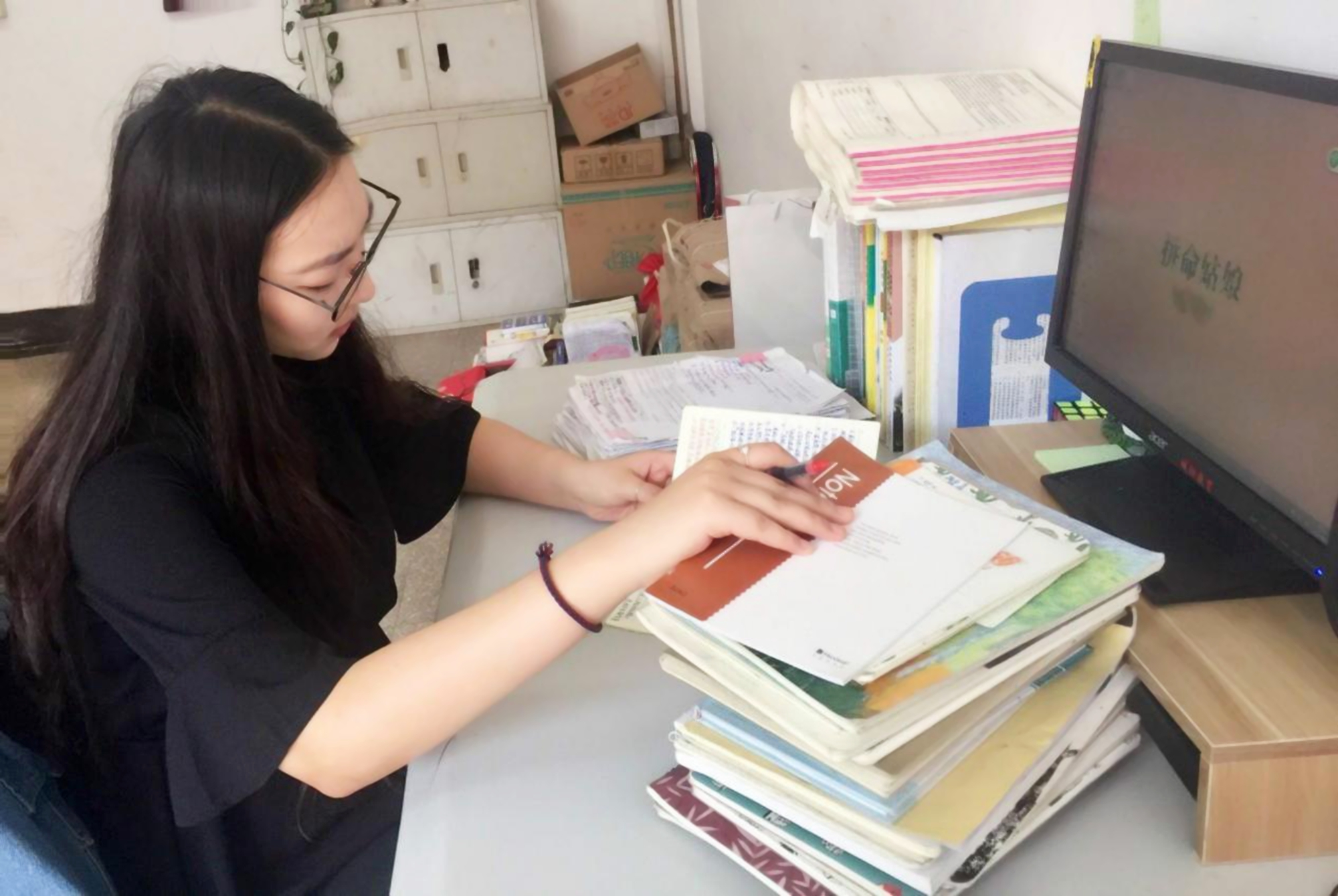 美妆网红应聘政法大学教师，学术水平遭质疑被抵制，结局大快人心