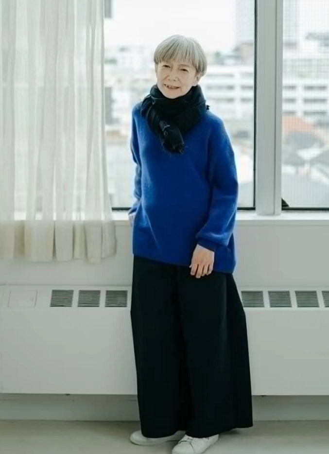 日本60岁老太太,身高153穿衣却很高级,巧搭基础款弥补身材短板
