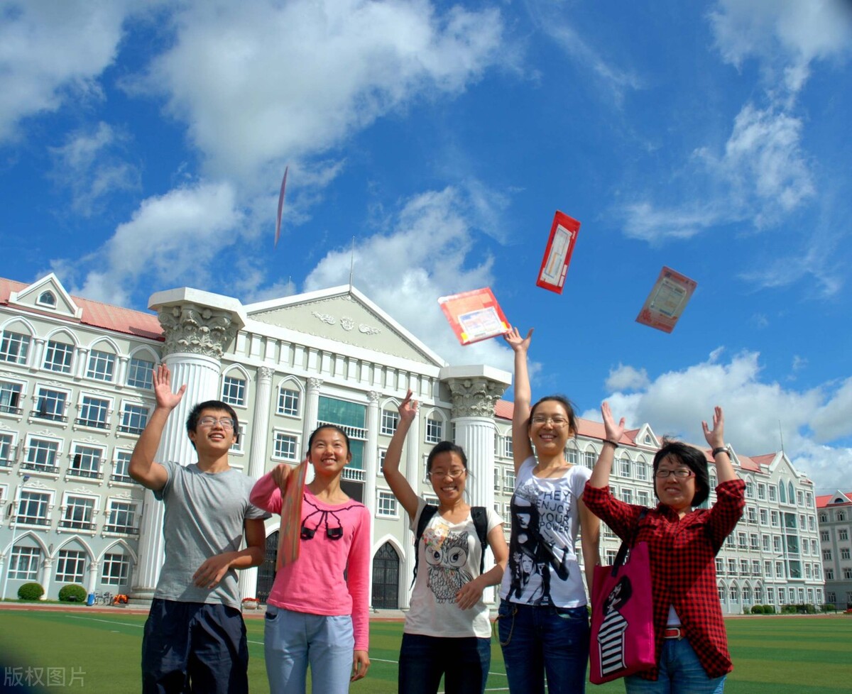 2021重庆高考本科录取计划分析，物理类明降实升，历史类增3418人