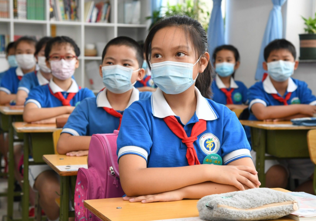 上海学校问卷调查涉及“自杀准备情况”，家长愤怒：在诱导自杀？