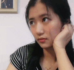 美女GIF内涵图片：标准的花痴表情，看到了什么？