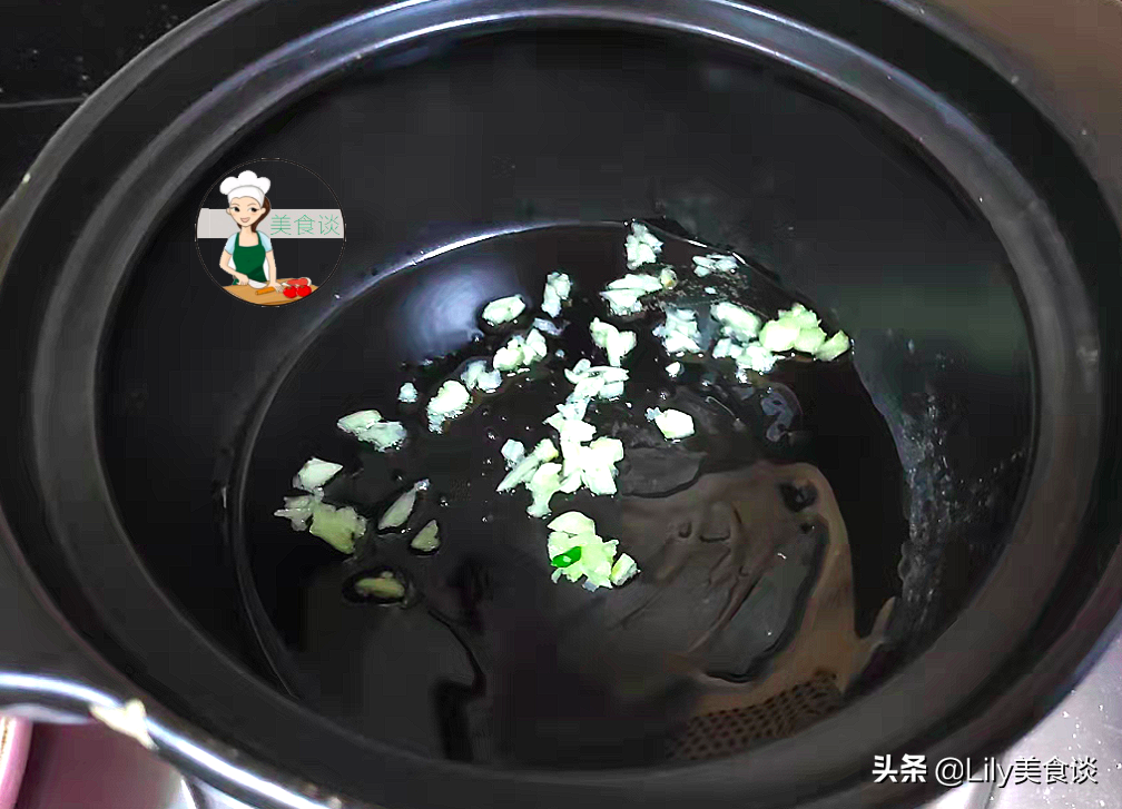 冬天，五花肉和它是绝配，泡软一煎一焖，简单又营养，多给孩子吃