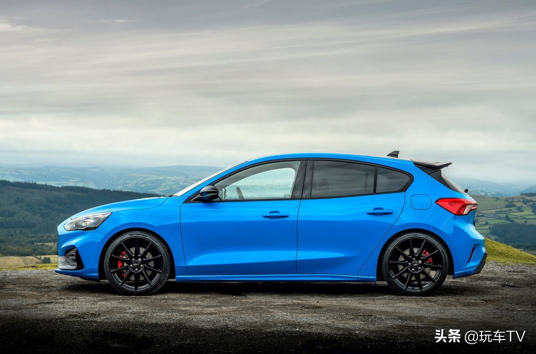 全新福克斯ST巨强！2.3T+6MT+KW可调避震，高尔夫GTI：过分了