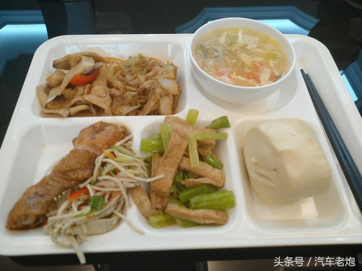 和想象的不一样！汽车老炮全方位体验奥迪4S店