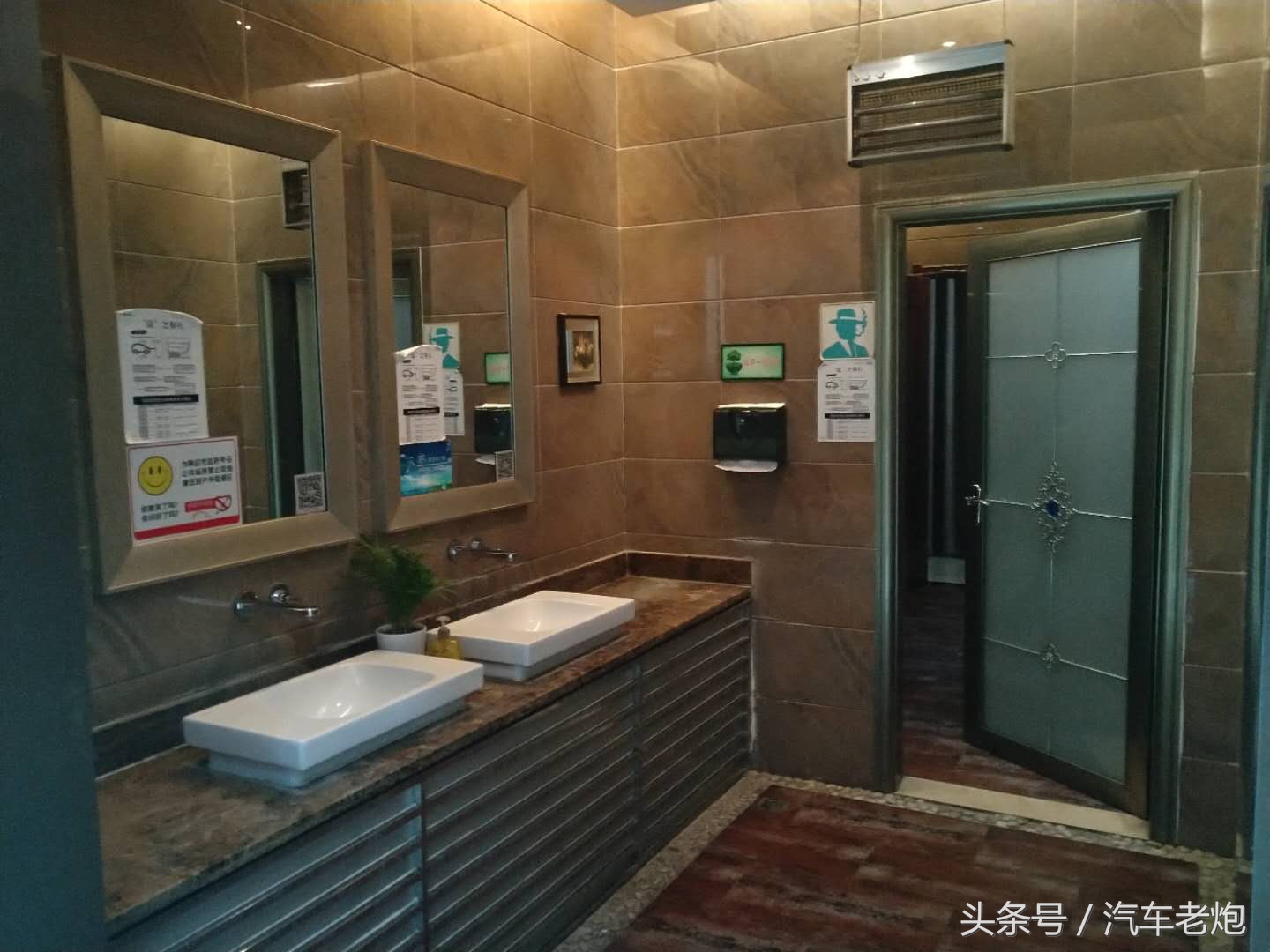 和想象的不一样！汽车老炮全方位体验奥迪4S店