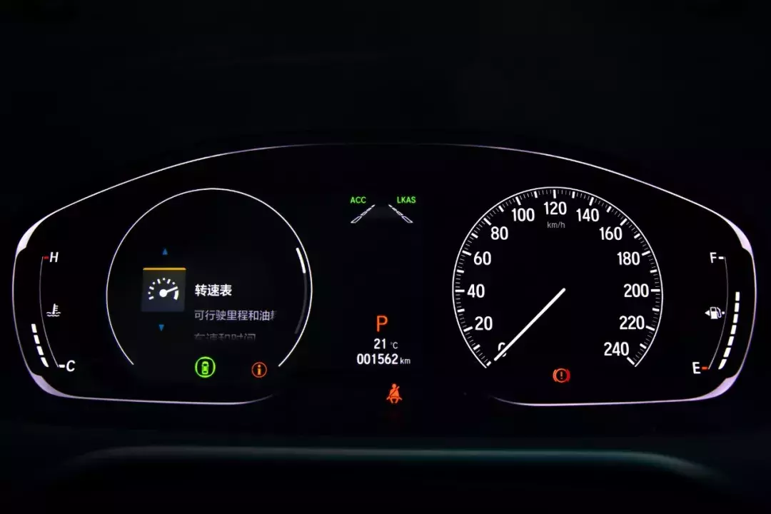 再现B级轿车的魅力，老车主试驾十代新雅阁