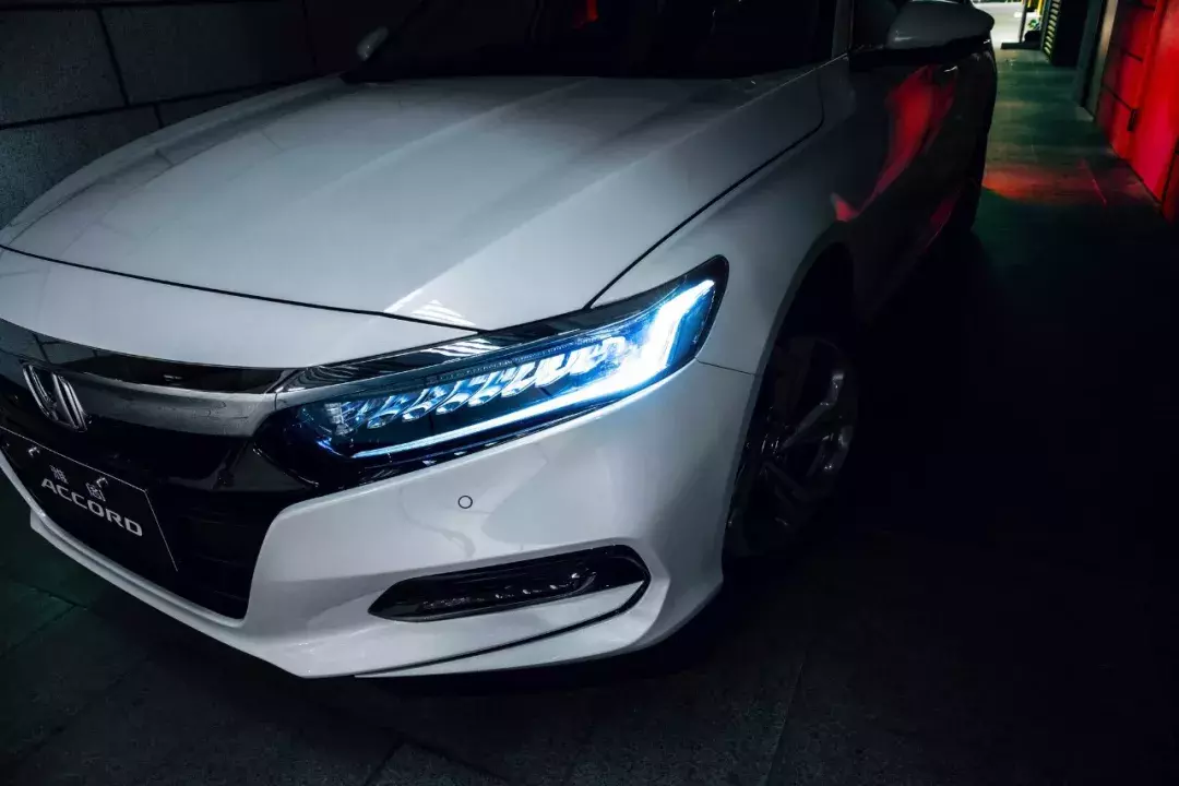 再现B级轿车的魅力，老车主试驾十代新雅阁