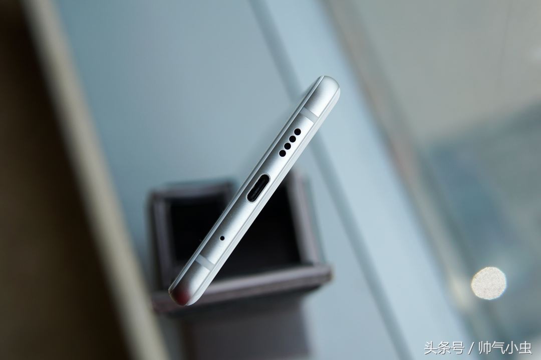 小米MIX 2S首发评测：性能不是亮点，软肋升级对飙iPhone X?