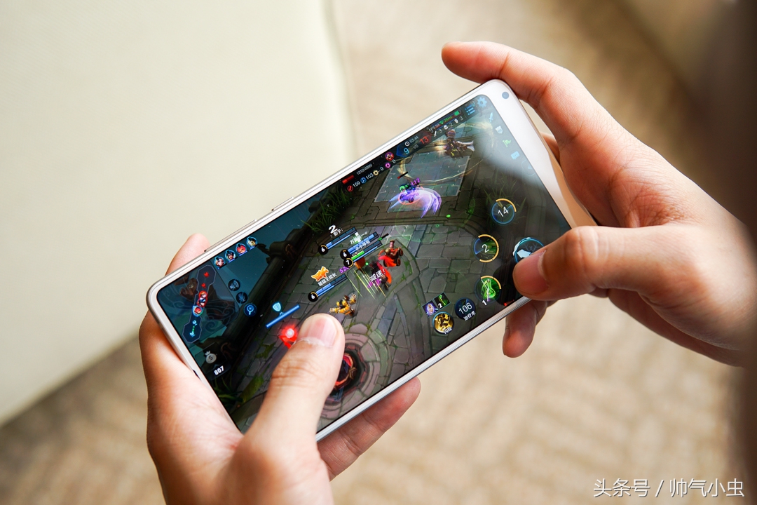 小米MIX 2S首发评测：性能不是亮点，软肋升级对飙iPhone X?