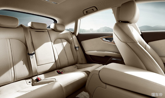海外试驾奥迪A7 前排美如画 后排地儿不大 预计65万起售价
