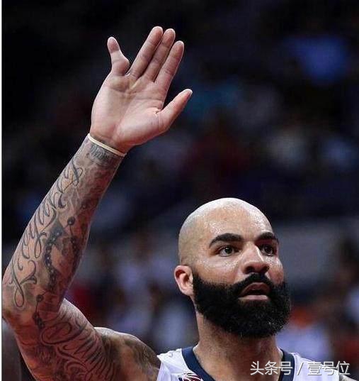 nba球星为什么要带裹脚(风光的背后是痛苦，你有没有看过詹姆斯脱鞋后的脚？)