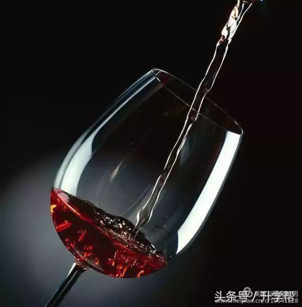 红酒配女人的唯美句子