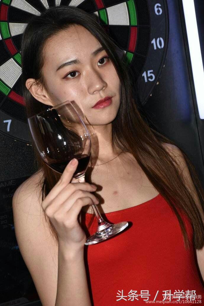 红酒配女人的唯美句子