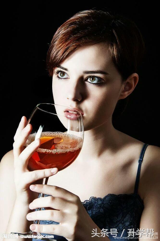 红酒配女人的唯美句子