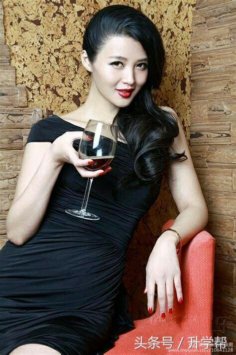 红酒配女人的唯美句子