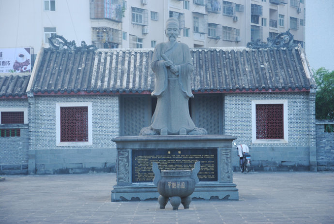 走进海口五公祠