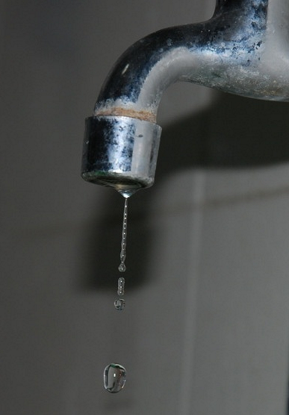 水龙头滴水怎么修？我拆开一看就懂了！简单摸几下，立刻滴水不漏