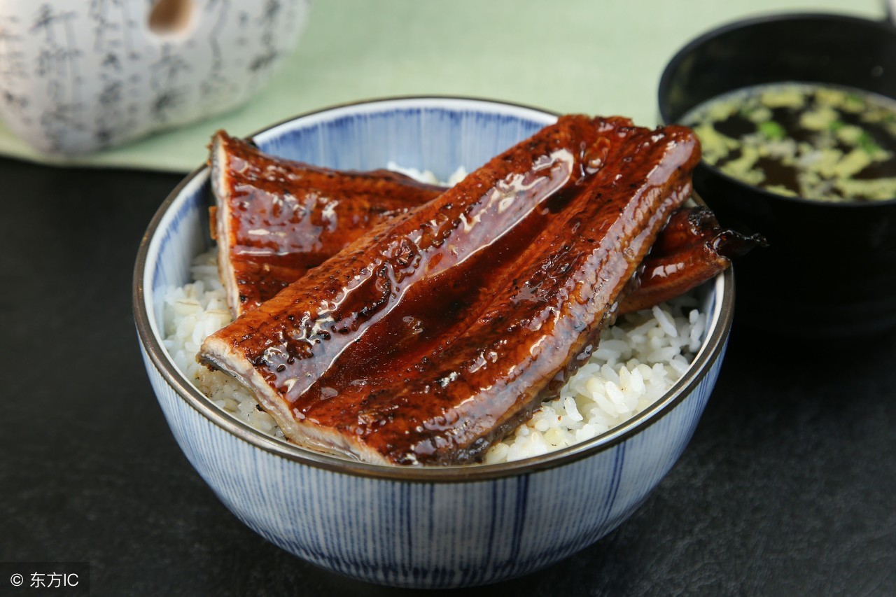 不想在吃日本料理时一脸懵然，就来认识一下这些字都是些什么鱼