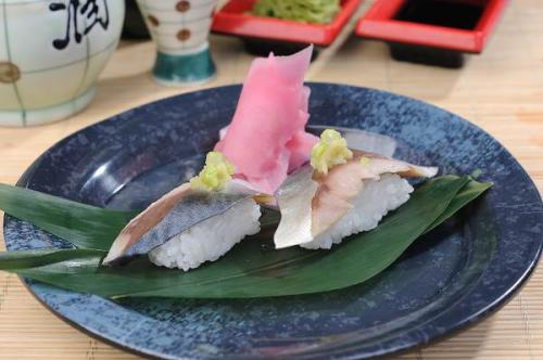 不想在吃日本料理时一脸懵然，就来认识一下这些字都是些什么鱼