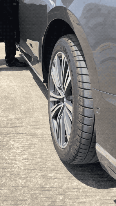 别的媒体不会告诉你的奥迪 A8L 小秘密，尽在本篇吹牛必备秘笈