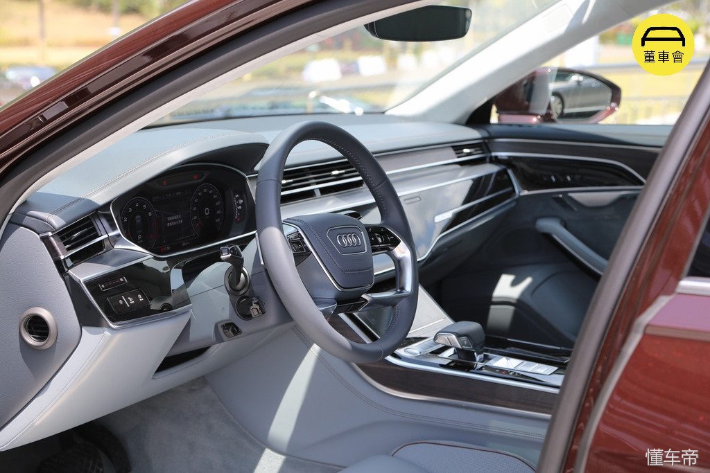 别的媒体不会告诉你的奥迪 A8L 小秘密，尽在本篇吹牛必备秘笈