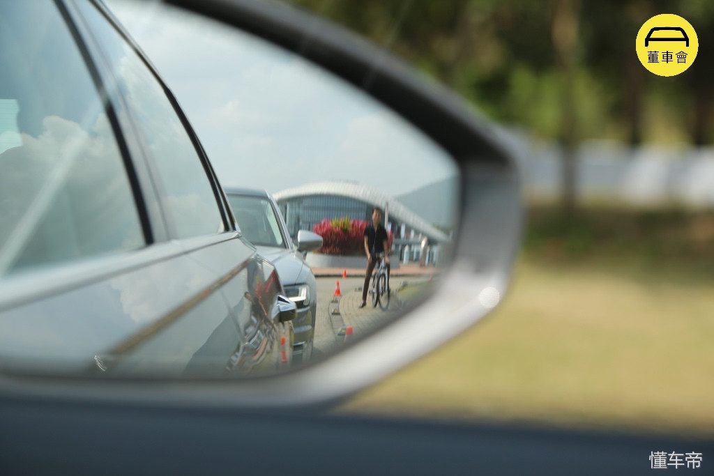 别的媒体不会告诉你的奥迪 A8L 小秘密，尽在本篇吹牛必备秘笈