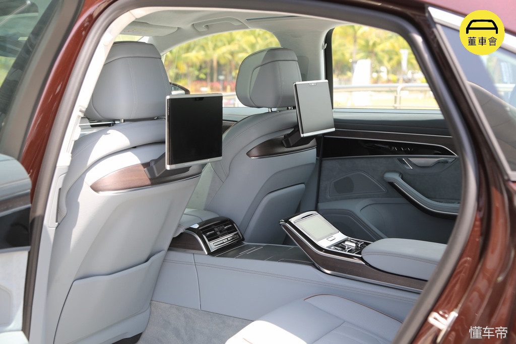 别的媒体不会告诉你的奥迪 A8L 小秘密，尽在本篇吹牛必备秘笈