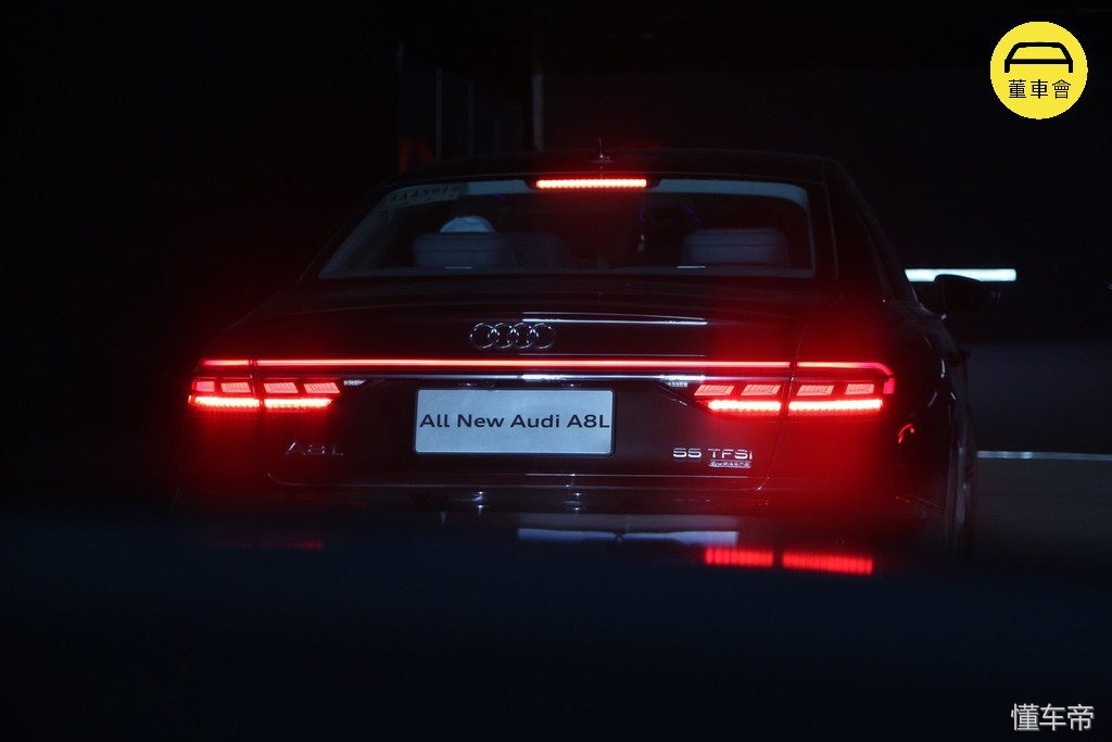 别的媒体不会告诉你的奥迪 A8L 小秘密，尽在本篇吹牛必备秘笈