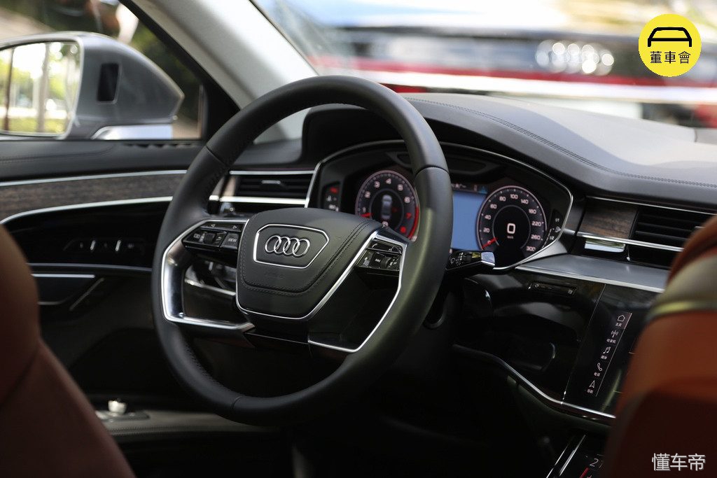 别的媒体不会告诉你的奥迪 A8L 小秘密，尽在本篇吹牛必备秘笈