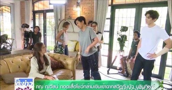 喜欢泰国电视剧霸道的总裁Pon和Bua的“粉色之罪”被欺压得无法自拔。