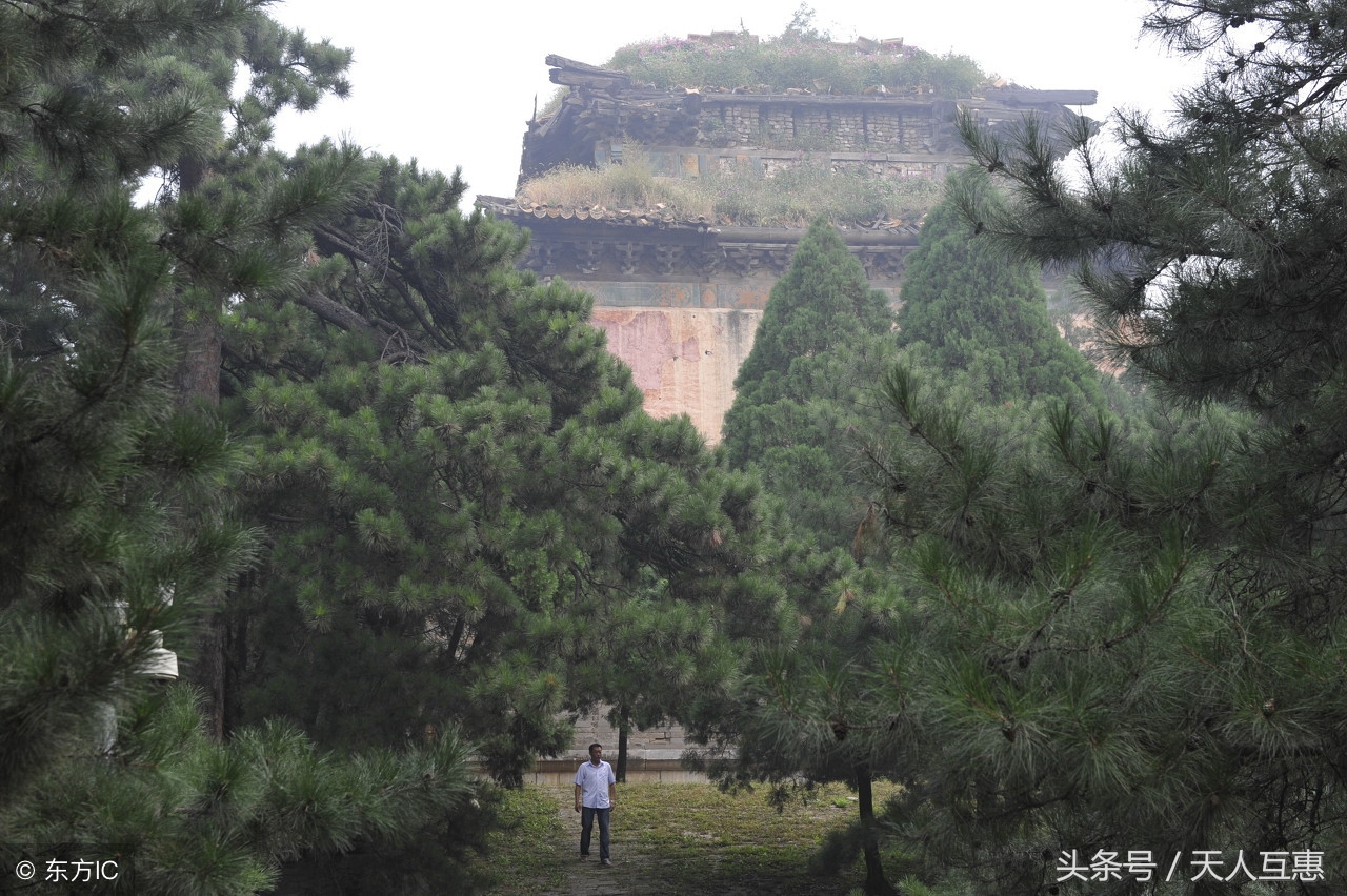 骇人故事风水先生点阴宅宝地要生葬，无风水口诀寻龙穴成为传说！