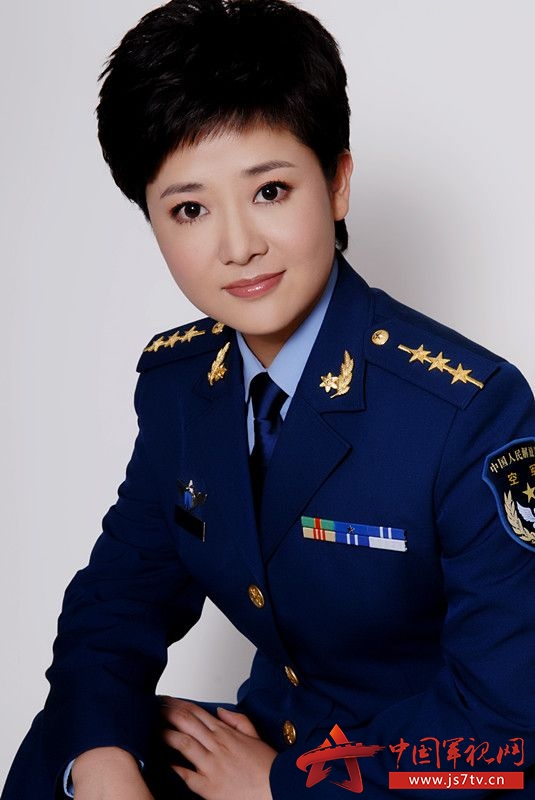 央视军事节目主持人丁丽,来自河南焦作,完成了职业生涯三级跨越