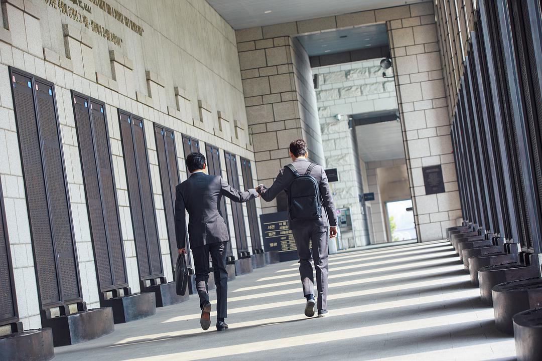 那么多韩美翻拍剧失败后，张东健朴炯植的《金装律师》能成吗？