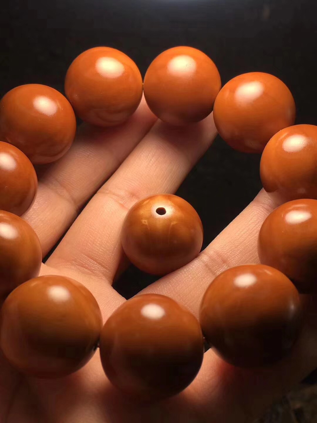 橄榄核正圆散发的美,存在着匠人无数的心迹