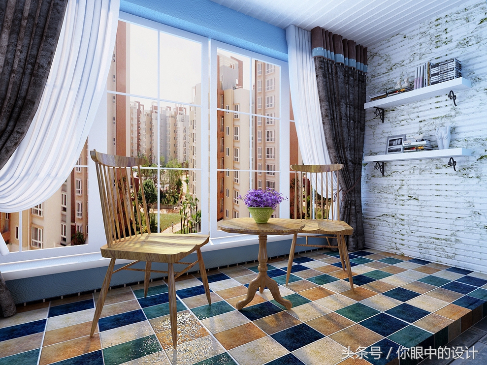 晒晒淡雅地中海风，墙面淡蓝色硅藻泥装饰，阳台起高20cm做休闲区