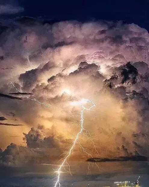 火焰龙卷风是世界上最恐怖的自然现象(五大自然现象,哪种最可怕?