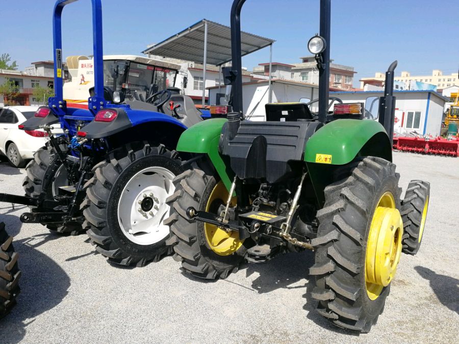 约翰迪尔3b-554拖拉机偶遇雷沃欧豹m704拖拉机