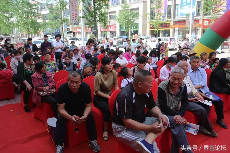 界首金马爱梦庄园城市展厅盛大开放,活动现场人头攒动