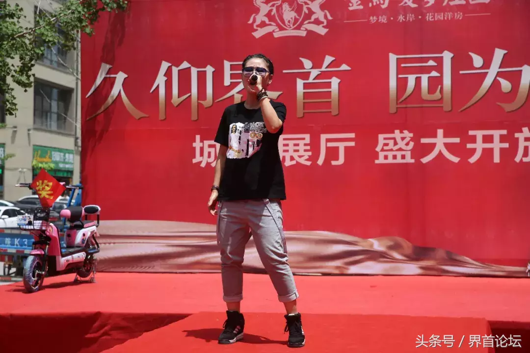界首金马爱梦庄园城市展厅盛大开放,活动现场人头攒动