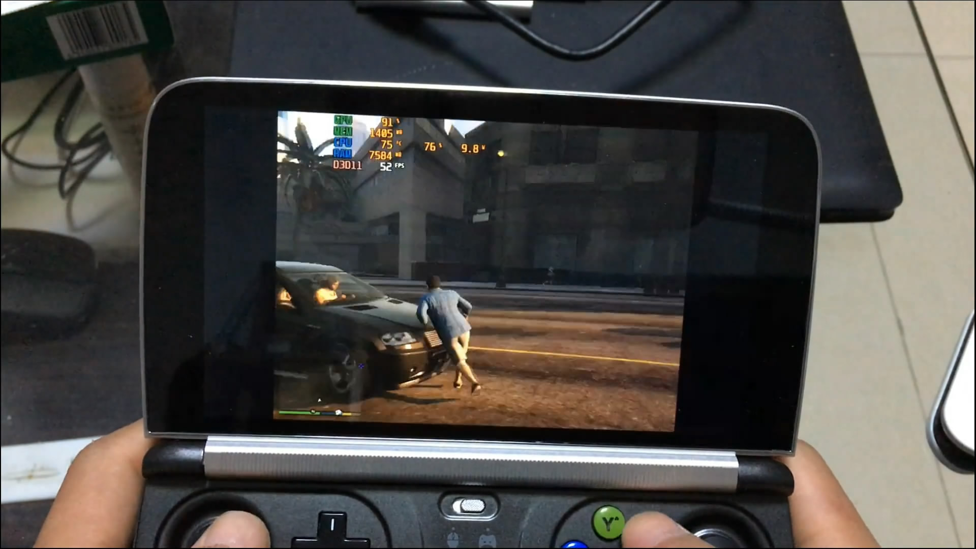 GTA5正版玩起来会更流畅？6寸游戏掌机试玩帧数对比