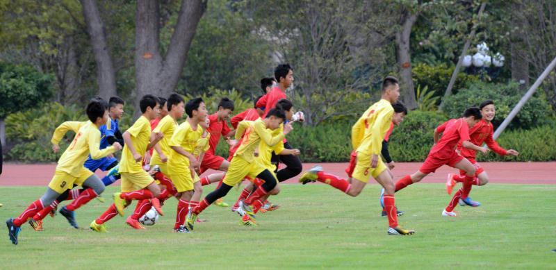 恒大皇马足球学校招生(恒大足校2018火热招生 皇马青训专家迎700高徒)