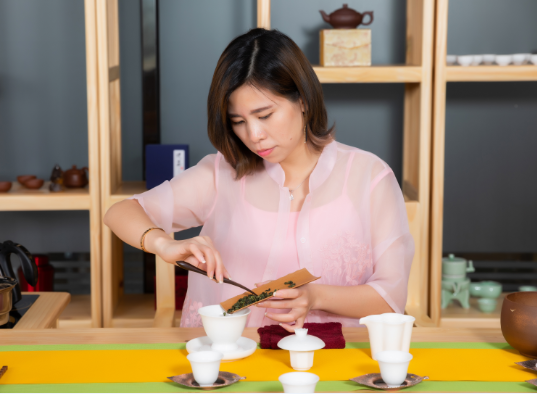 郑莲英教你如何泡制铁观音茶叶！