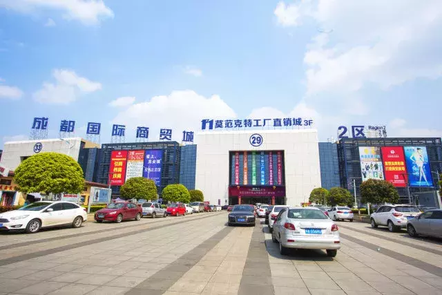12个荷花池市场群大小的国际商贸城到底卖些啥