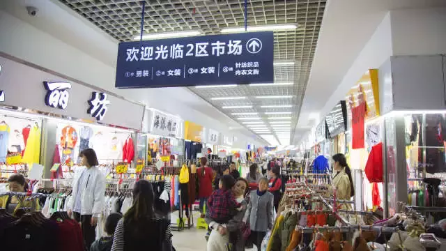 12个荷花池市场群大小的国际商贸城到底卖些啥